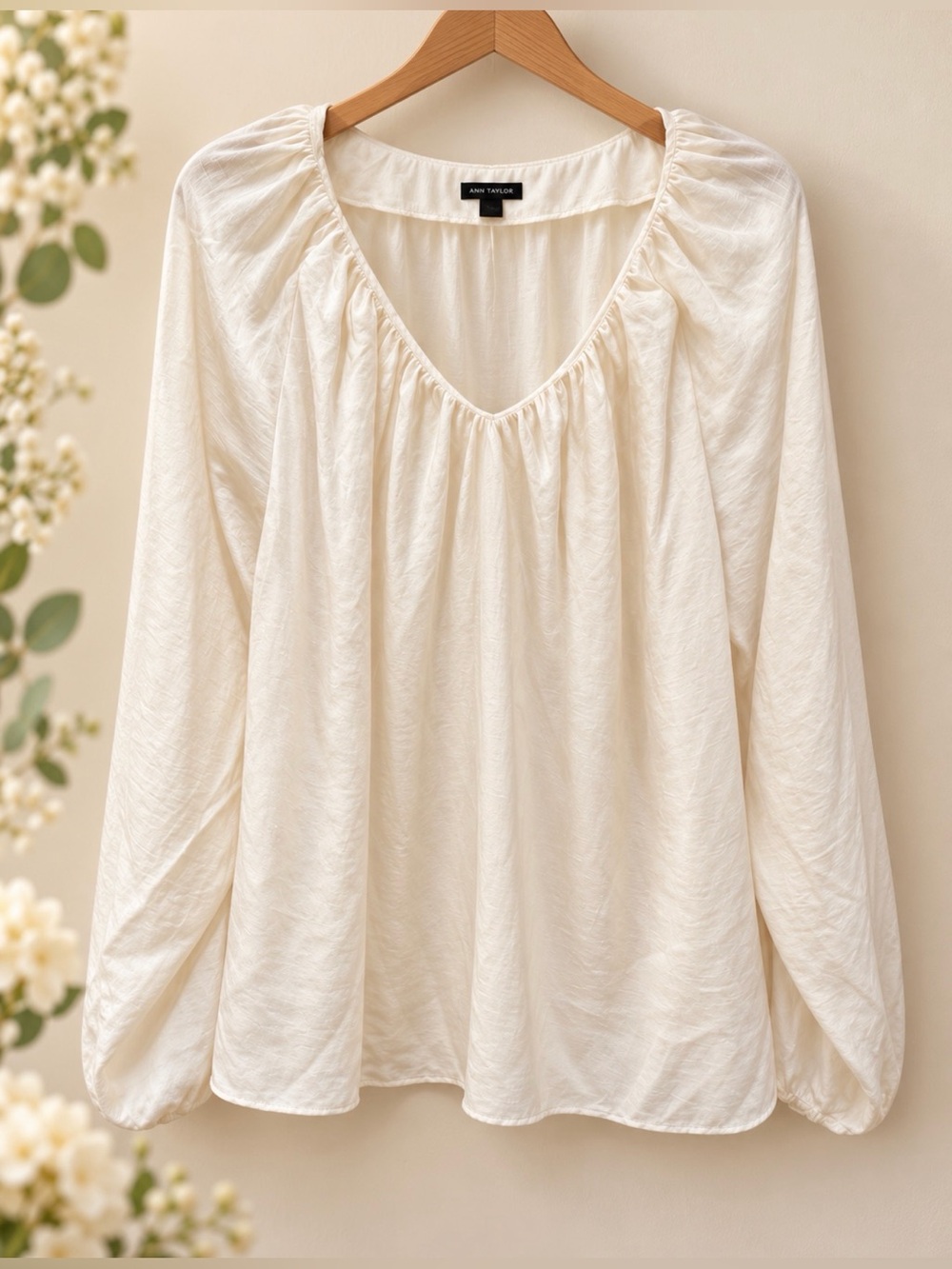 Ann Taylor NWT size large white long sleeve shirt